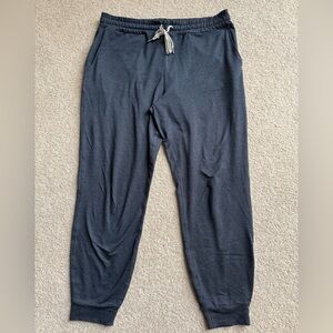 Vuori women’s performance jogger